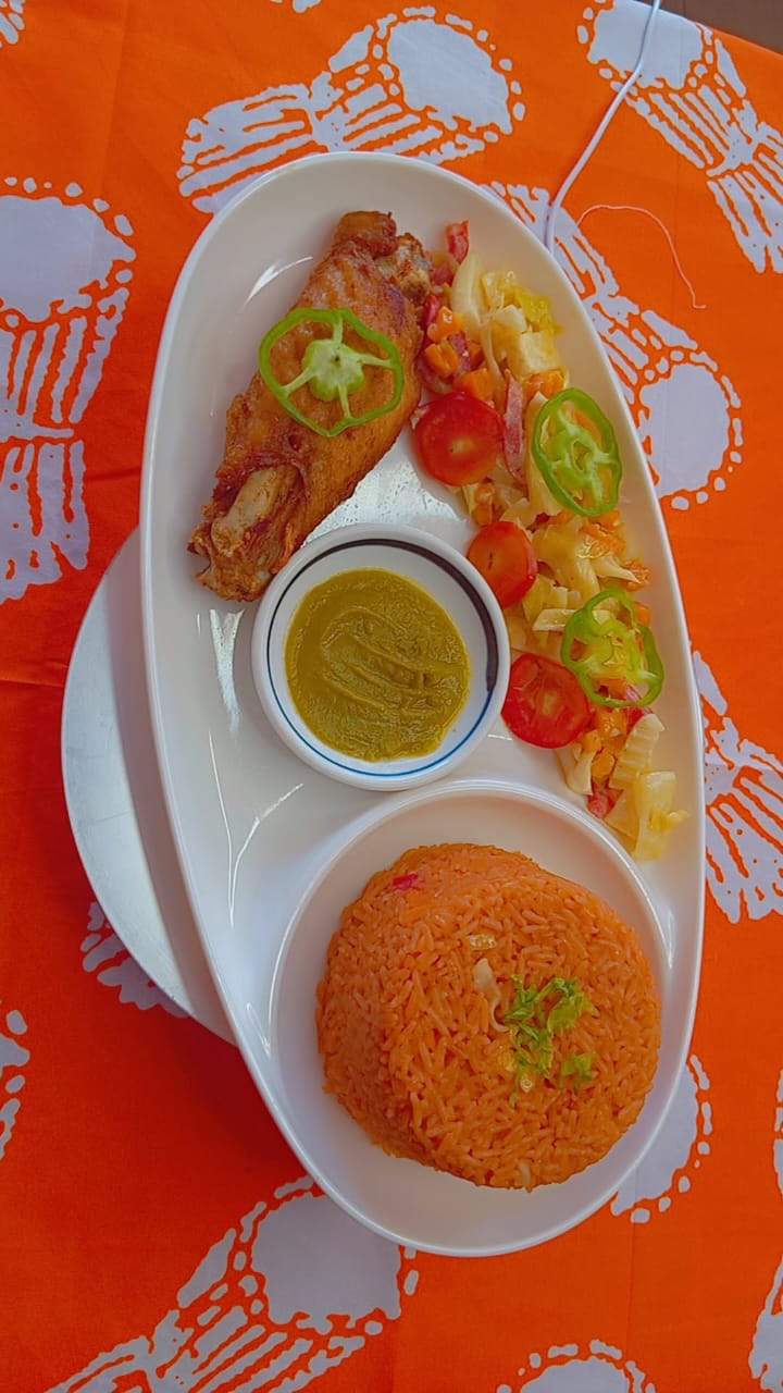 Attièkè complet avec poisson et accompagnements