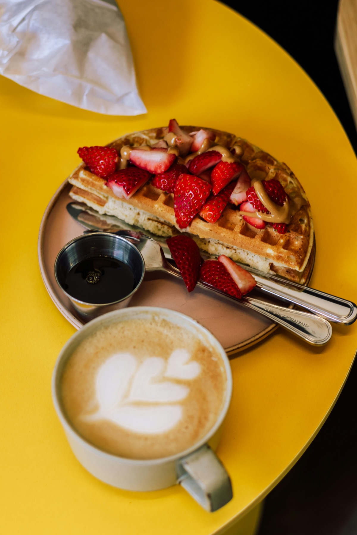 Waffle au sirop et fraises