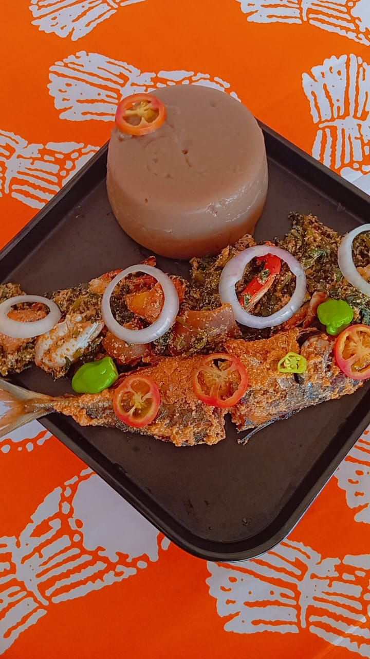 Plat africain — poisson grillé et pâte